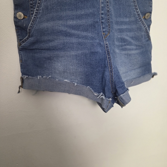 Love Tree Denim Overall Shorts Shortalls Raw Hem Cuff Shorts Women’s Size Large - Picture 6 of 14